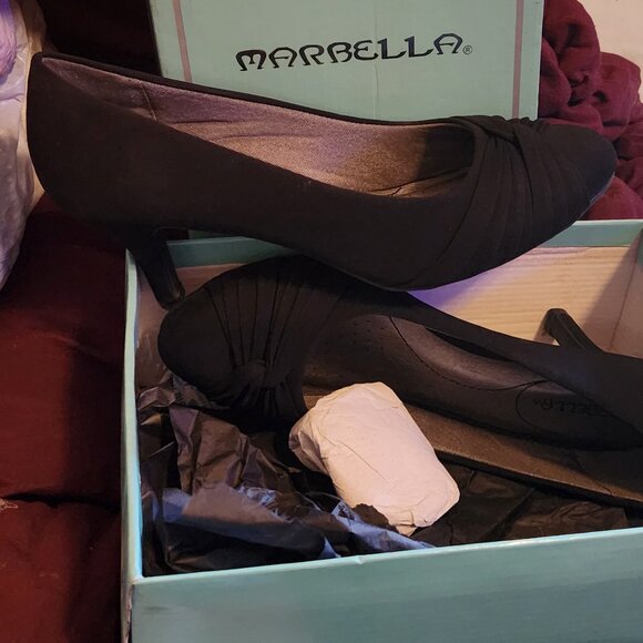 New Cute Black heels - Picture 1 of 4